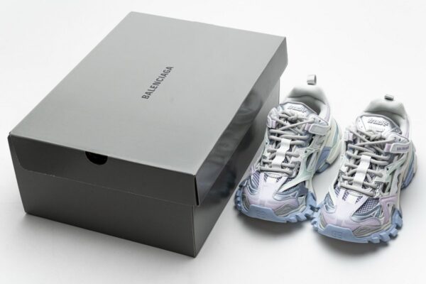 568615 W2GN3 9045 Blenciaga Track 2 Sneaker White Light Blue - Image 3