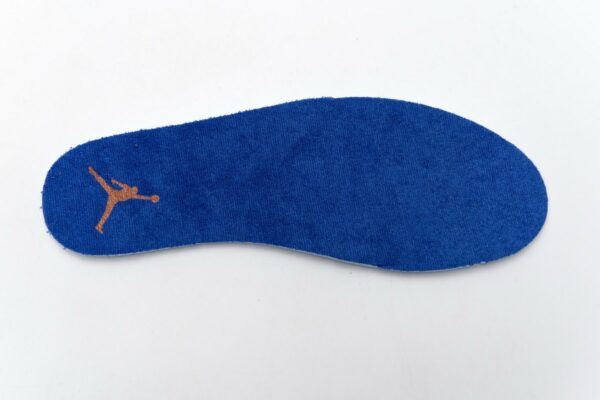 136064-148 Air Jordan 3 Retro 'Knicks' - Image 12