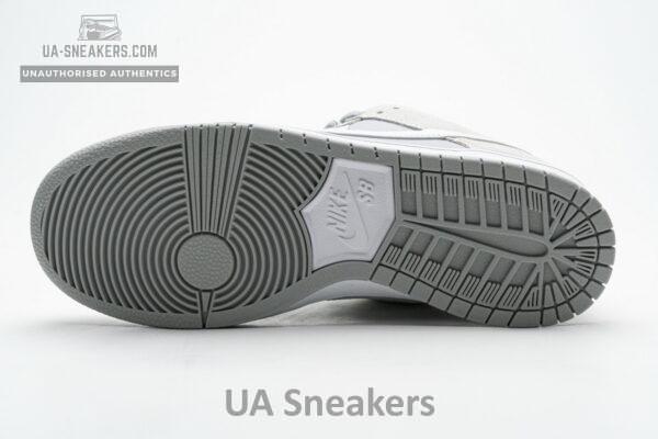 AR0778-110 Nike SB Dunk Low TRD “Summit White” - Image 4