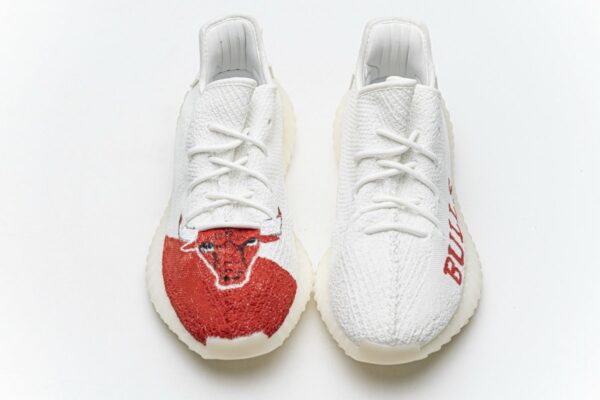 Chicago Bulls x Yeezy Boost 350 V2 - Image 4