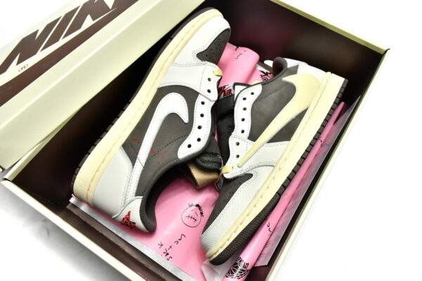DM7866-162 Travis Scott x Air Jordan 1 Low OG Reverse Mocha - Image 3