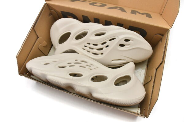 G55486 adidas Yeezy Foam Runner Ararat - Image 2