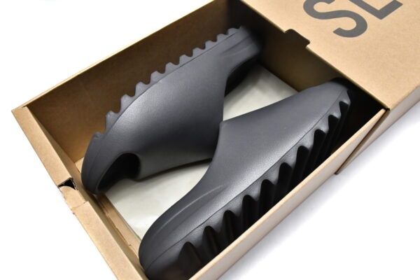 GQ6448 adidas Yeezy Slide Onyx - Image 3