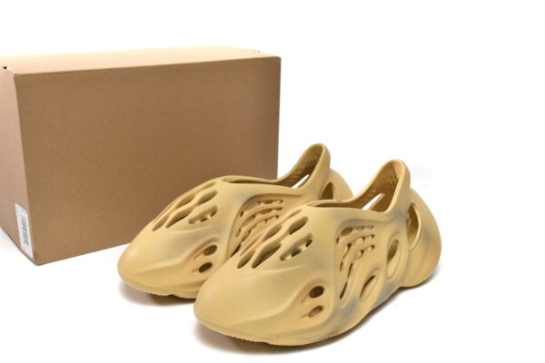 GV6843 adidas Yeezy Foam Runner Desert Sand - Image 3