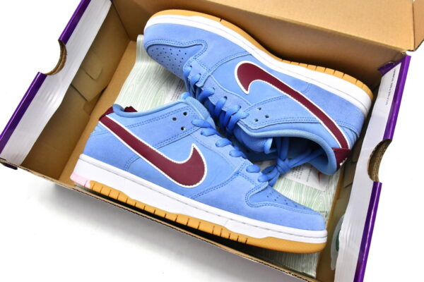Nike SB Dunk Low Philadelphia Phillies - Image 2
