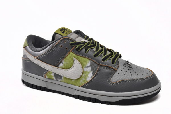 HUF x Nike Dunk Low SB Friends and Family - Image 6