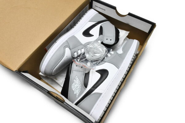 Air Jordan 1 Mid 'Light Smoke Grey' 554724-078 - Image 2