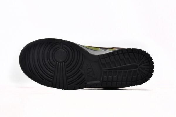 HUF x Nike Dunk Low SB Friends and Family - Image 8